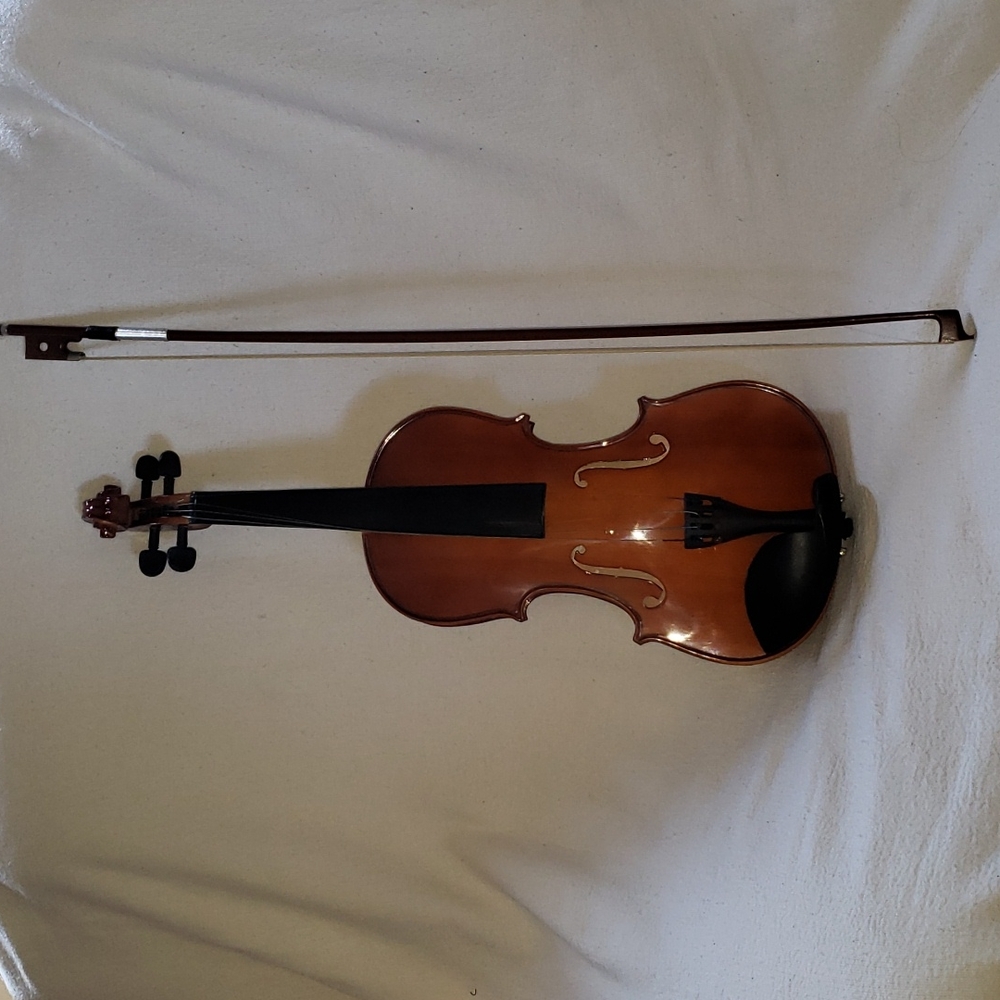 Violin with Bow, Carrying Case & Strap